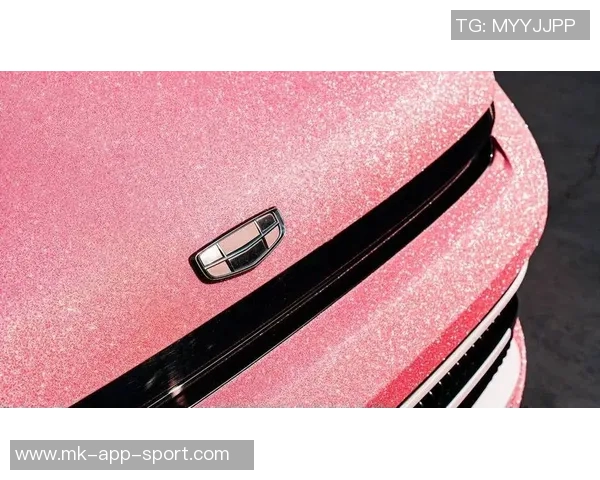 WNBA球星里斯炫耀新座驾芭比粉色与星空顶的完美结合 WNBA球星里斯炫耀新座驾芭比粉色与星空顶的完美结合